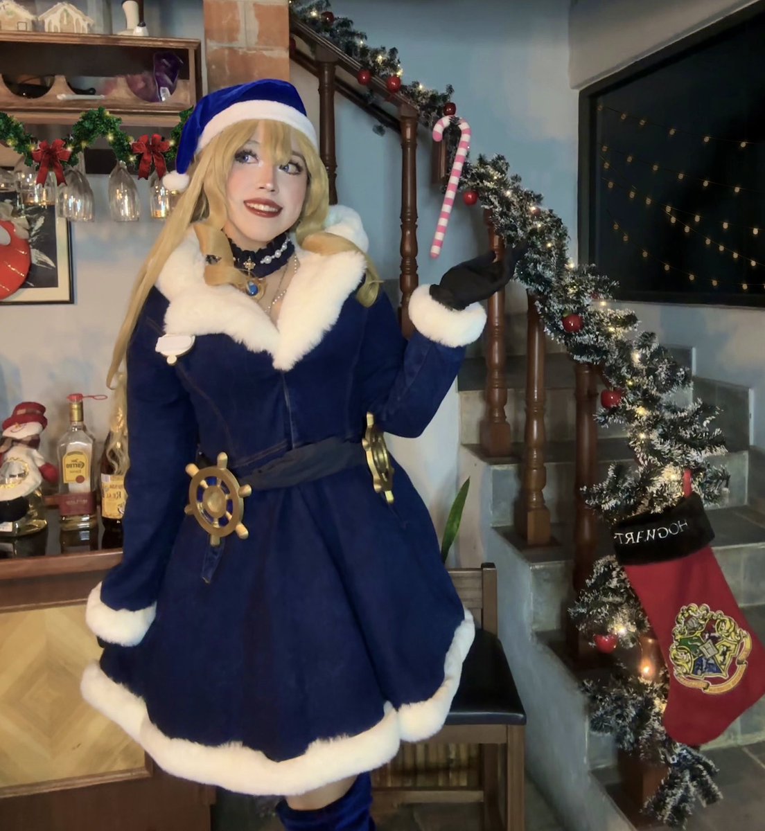 elieusagi's tweet photo. vengo a desearles felices fiestas en compañía de sus seres queridos, los quiero mucho.🎄

no encontré ningún fanart o arte que me gustara para hacer una versión navideña de Navia, así que me la inventé yo  🤍❄️
#Navia #GenshinImpact #Cosplay #Christmas https://t.co/qli5E9SLh1