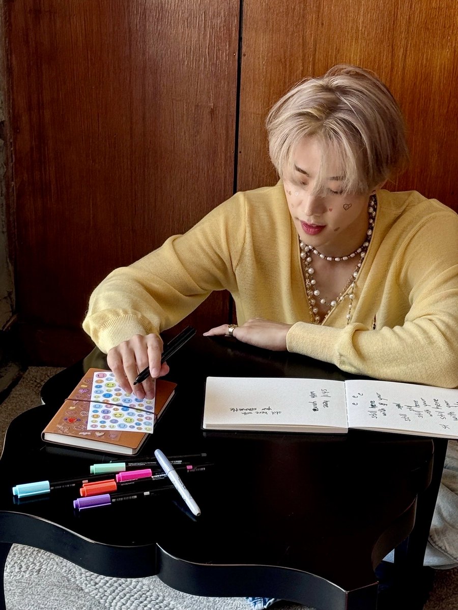 DNAmngmnt's tweet image. Silhouette album jacket shoot behind the scenes ✨ Check out the video if you have yet to! What were your favorite details of the concept?

🔗 youtu.be/3R00in4e_sA?si…

#Silhouette #MarkTuan