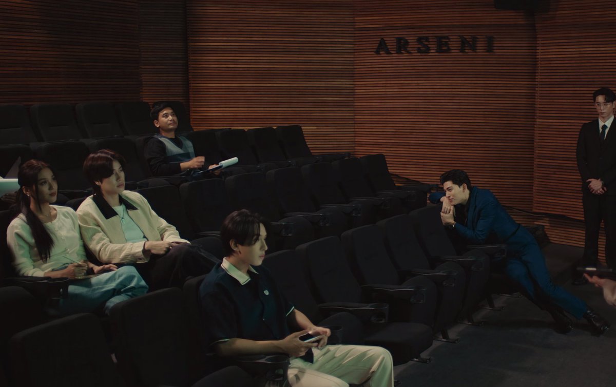 oldchubbygirl's tweet image. ชั้นตอนรวยแล้วและจ้าง ไnex ออกงานคู่