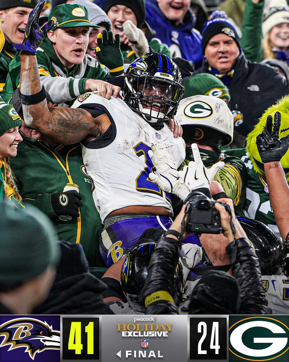 FINAL: The @Ravens keep their playoff hopes alive behind Derrick Henry's massive game. https://t....