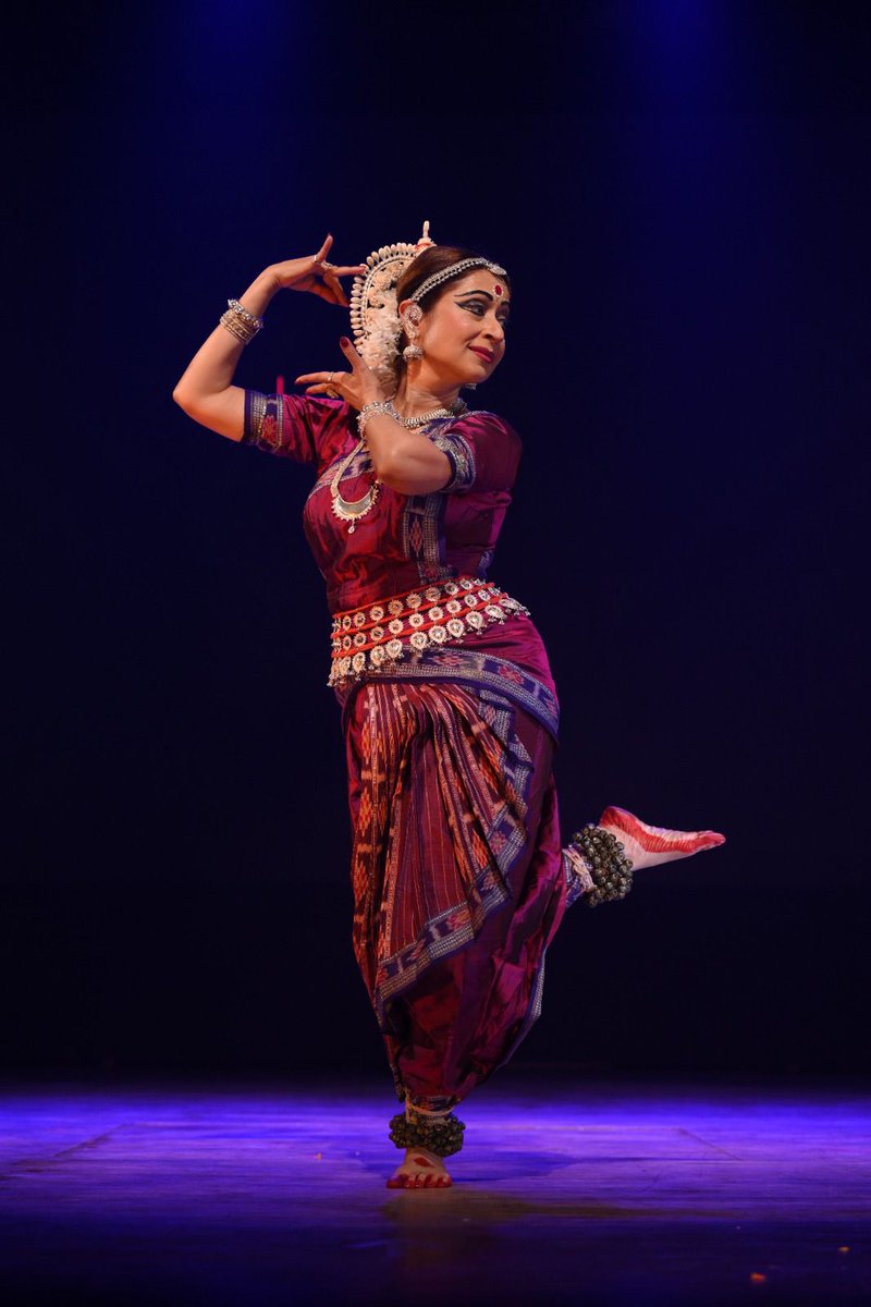 gkcmorc's tweet image. Day-2
With lights, music, and movement in harmony, the evening session presents Odissi in its most evocative and immersive form.

Evening Session | IODF 2025

#IODF2025 #Odissi #EveningSession
#RabindraMandap #IndianClassicalDance