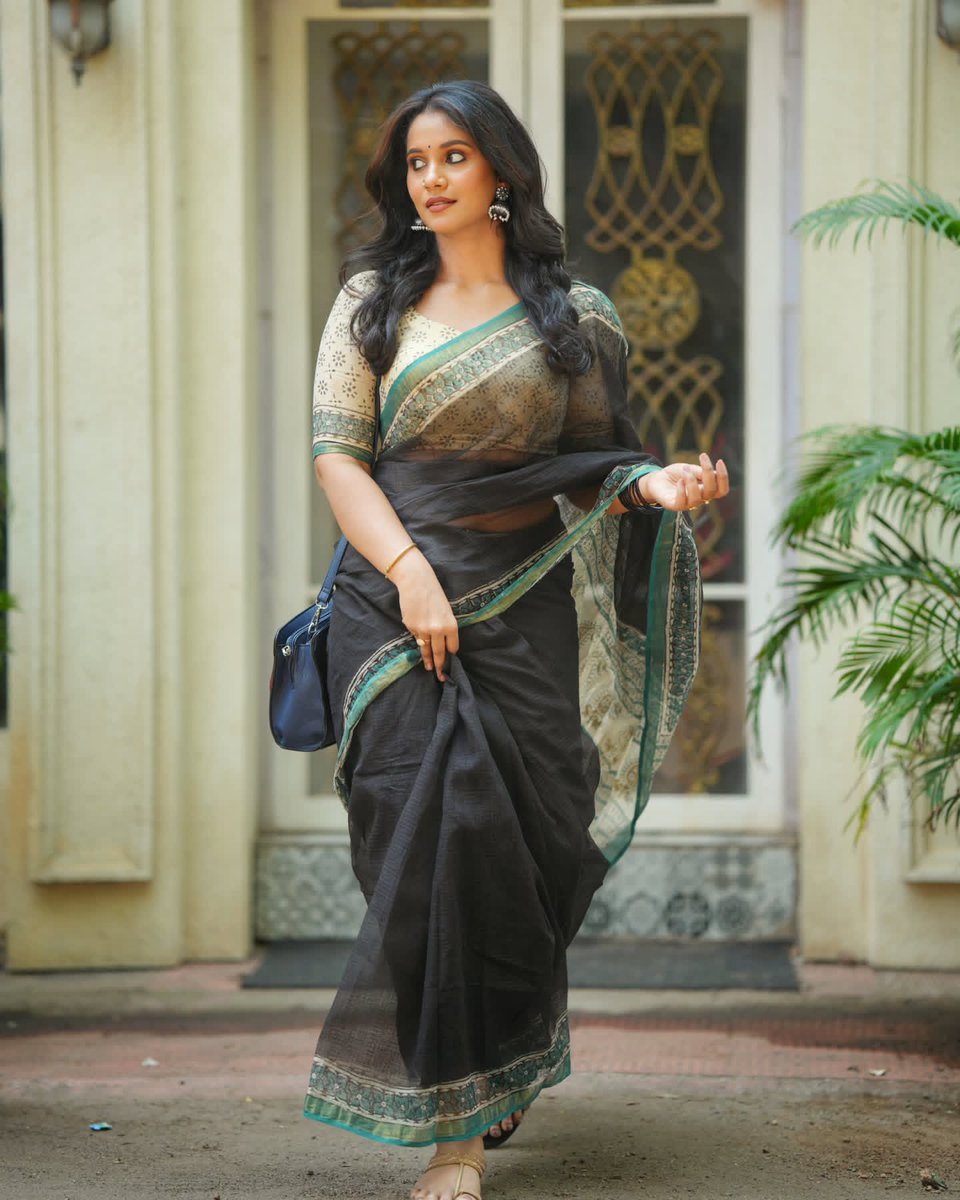 indian_beautee's tweet photo. Face card and Body card 😍🩵

Ashwathi 👑✨

#PonnuAsh
#Ashwathi
#SareeGoals https://t.co/G8uQPKDAoJ