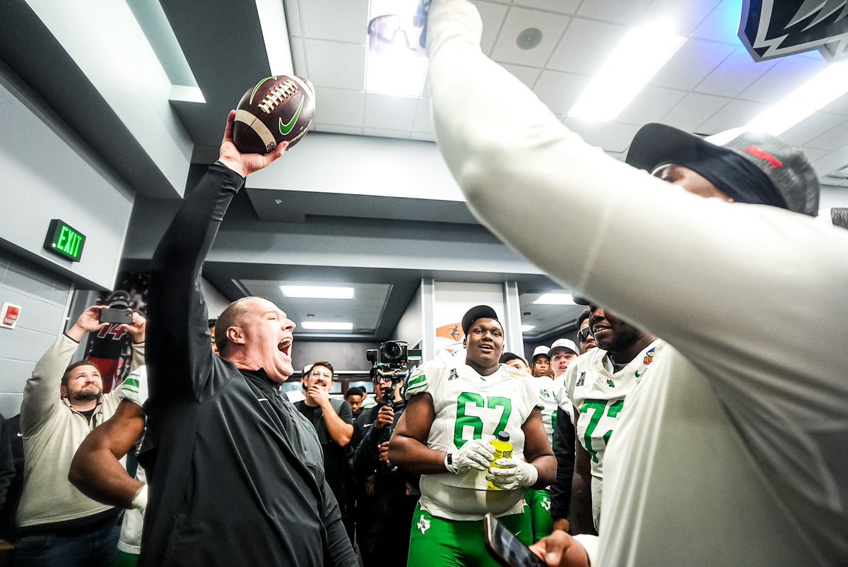 MeanGreenFB's tweet photo. Feeling good 😎

#GMG🦅 https://t.co/cYn0HKmSUq