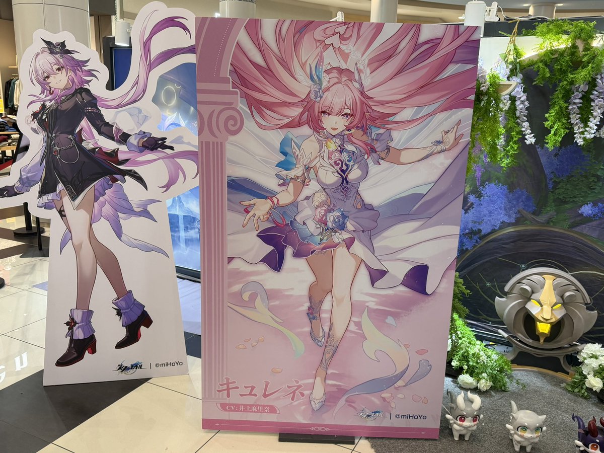 Lei_Magnus's tweet photo. HoYoverseの広島ポップアップストア行って来ました
結構人多かった

先に並ばずにパムとかの写真撮っておけば良かったな
物販コーナー出たタイミングでイアスいたけど、パイモン居なくなってた

購入特典のカード、ニコ、ホタルでダブるとは思わんかった https://t.co/RTNQRk7KIP
