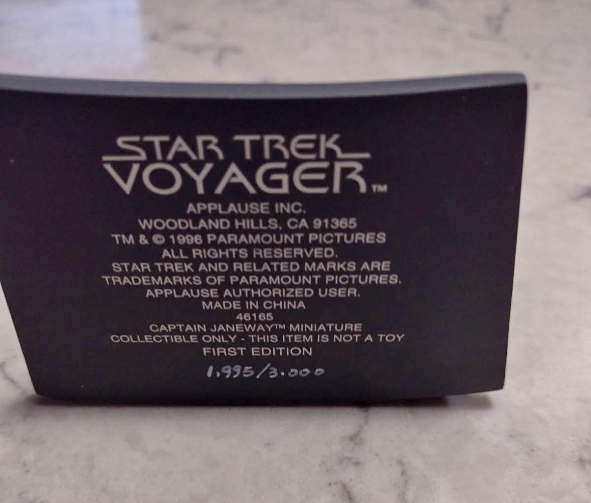 Captain Janeway miniature with captain’s chair I’ve never seen before. First edition, 1996, Applause Inc. #StarTrekVoyager