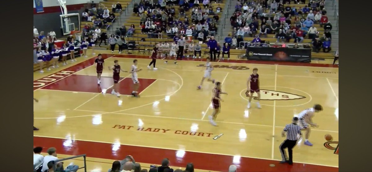 NorthviewStool's tweet image. This is absolutely disgusting 
Do better with officiating @IHSAA1 
🤮 🤮🤮
How is this not over and back?!?!