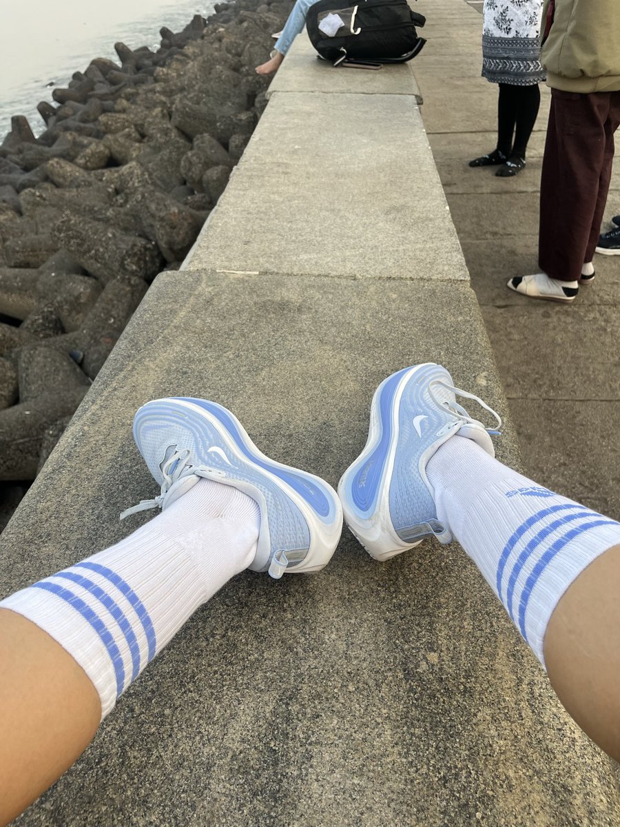 ItsResham's tweet image. Sunday long run day ✅
18km at 6:40 pace 
Managed to hit the pace targets on day 1 of periods 🏃‍♀️🏃‍♀️
Tried Adidas long &amp;amp; somewhat compression socks and they’re not too bad 
3 weeks to go for TMM 

With @shahtanay97