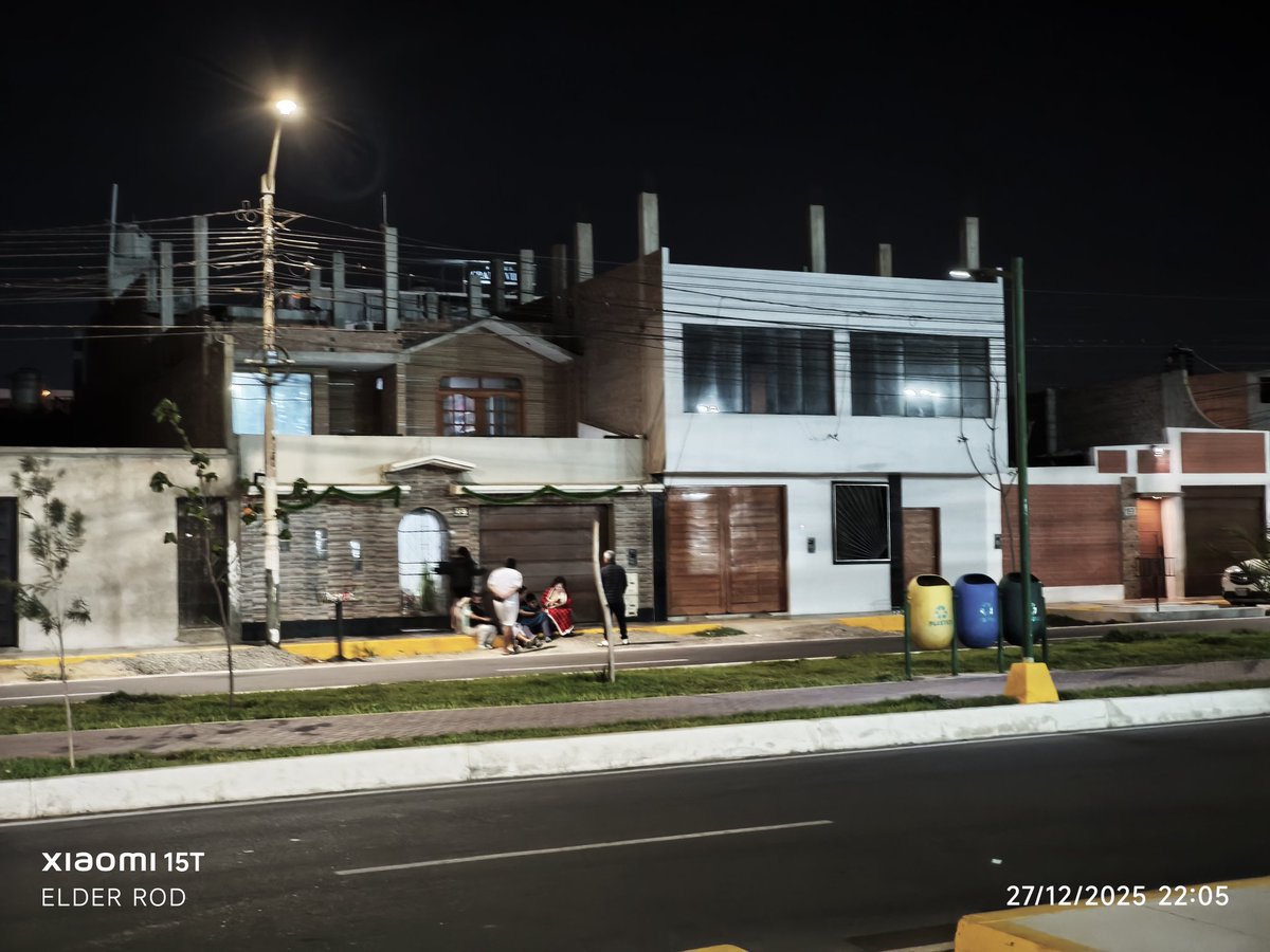 ElderRodriguezA's tweet photo. Fue tan fuerte el sismo cuasi terremoto en Chimbote, que varias familias aún se quedaron fuera de sus casas por temor a réplicas que se han sentido leves. Amigos me dijeron que lo han sentido en Trujillo, Chiclayo, Cajamarca, Huaraz, Lima, Huacho y hasta Piura. https://t.co/b9lUQEfcTt