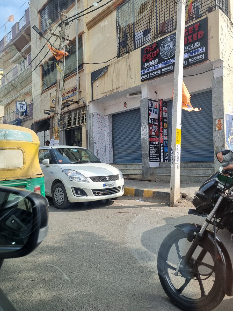 sathyamonishkr's tweet photo. @blrcitytraffic car parked on road, which is causing huge traffic. 
Location: Front of Shri Kodandarama Swami Temple Ejipura https://t.co/jCplBVYDFB