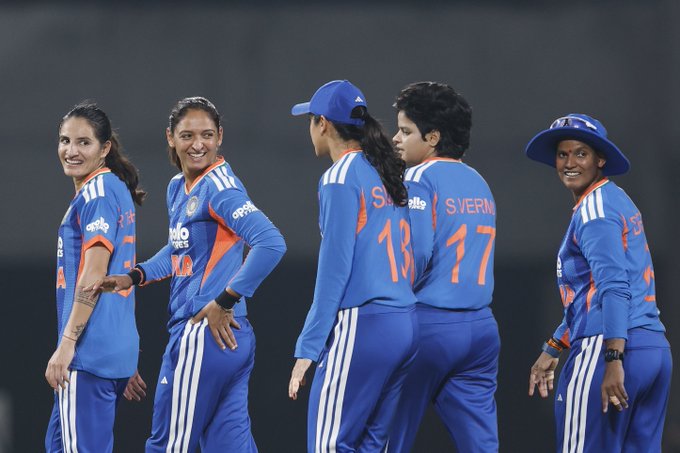 airnews_abad's tweet image. ▶️ભારત અને શ્રીલંકા વચ્ચે આજે મહિલા ક્રિકેટમાં ચોથી T20 આંતરરાષ્ટ્રીય મેચ રમાશે

▶️આ મેચ આજે સાંજે સાત વાગ્યે કેરળના તિરુવનંતપુરમના ગ્રીનફિલ્ડ ઇન્ટરનેશનલ સ્ટેડિયમ ખાતે શરૂ થશે

#INDvSL #TeamIndia