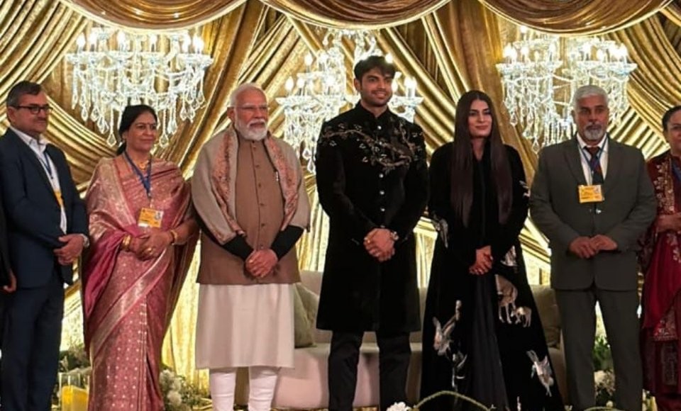 NewsArcIndia's tweet photo. PM Modi Blesses Neeraj Chopra and Himani Mor at Star-Studded Reception 
https://t.co/Eh3epYTwZ7 
#NeerajChopra #HimaniMor #PMModiBlessings #OlympicChampion #HaryanaNews #WeddingReception #NeerajWedding #GoldenCouple #ProudMoment #SportsNews @narendramodi  @Neeraj_chopra1 https://t.co/WnIBF33McF