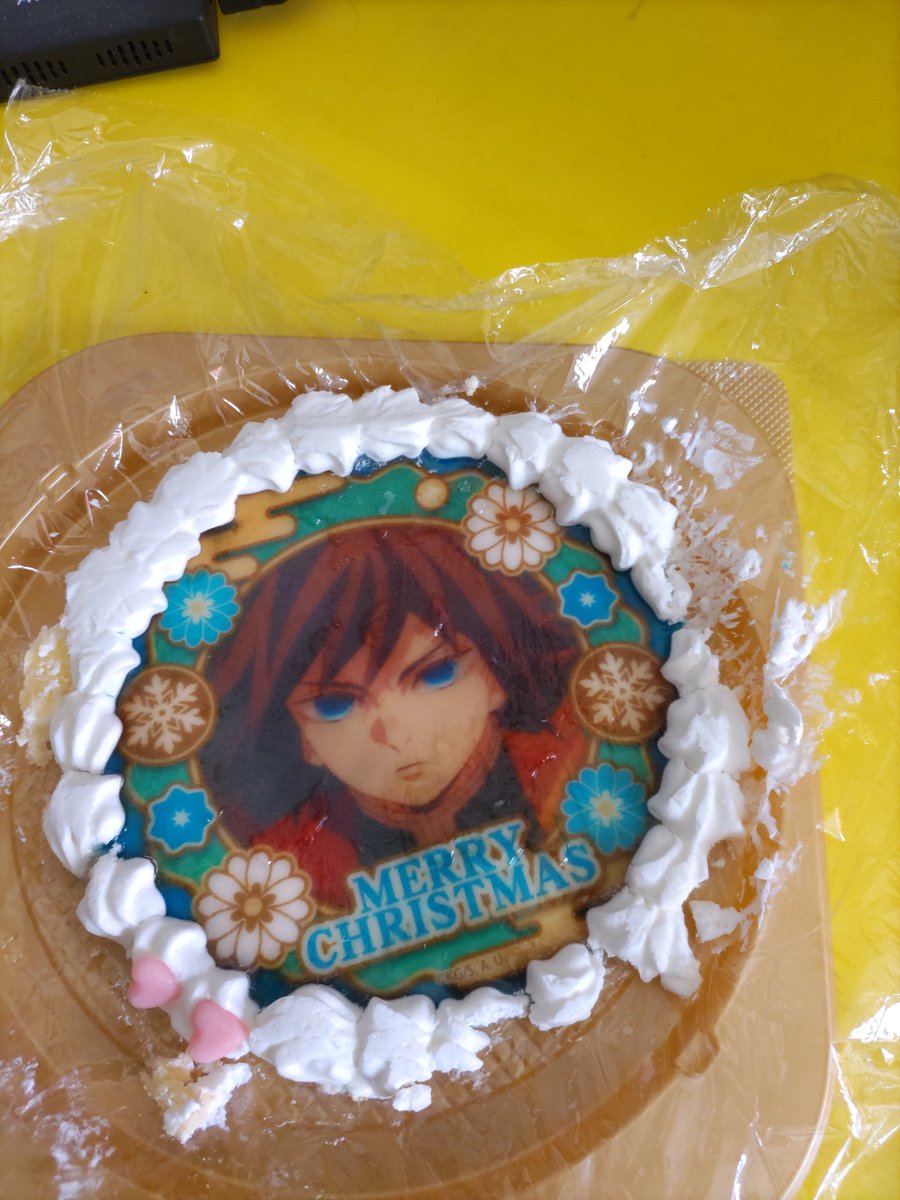 nagi0612's tweet photo. 結局………、推しの顔にナイフ入れれず、スライスして、冷凍庫に保存してる……
このままいつまでもつのやら……、

罪なケーキです。www

#冨岡義勇
#priroll
#冨岡義勇クリスマスケーキ 
#沼ってる https://t.co/TaWq09VJpa