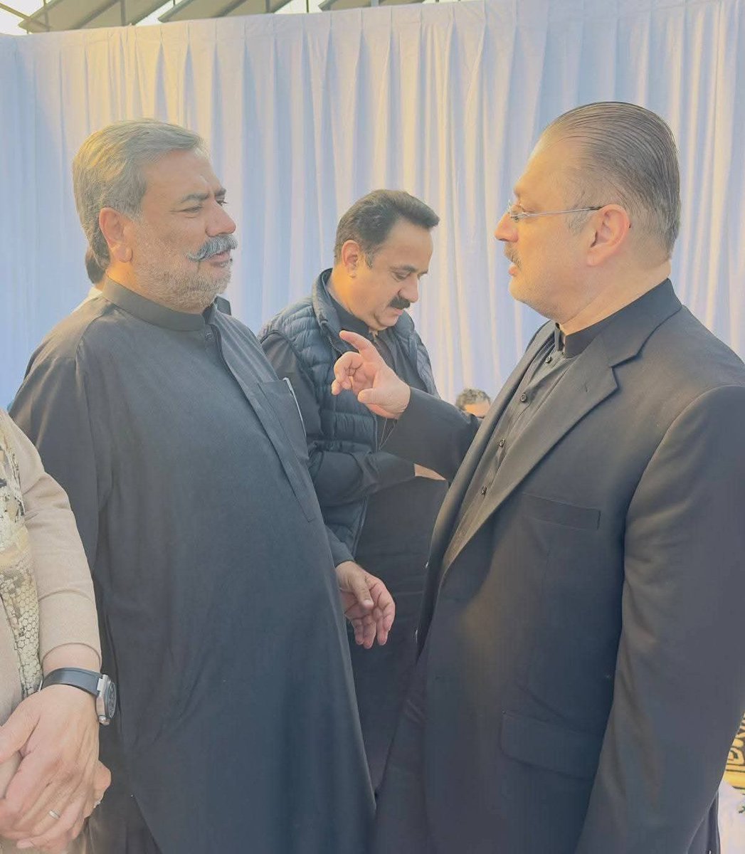 پيپلز پارٽي سندھ رکن اسمبلي نواب سردار خان چانڊيو نه 
شہید جمہوریت دخترِ مشرق محترمہ بے نظیر بھٹو کی 18ویں یومِ شہادت کے موقع پر گڑھی خدا بخش میں منعقدہ عظیم الشان جلسے میں شرکت کی اور خراجِ عقیدت پیش کیا۔
#NawabSardarKhan