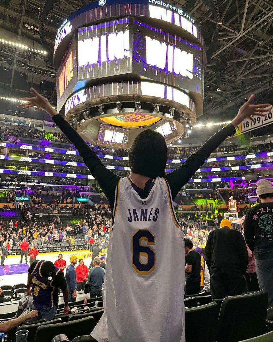 tinymonaa's tweet image. Basketball match, go Lakers! 🏀