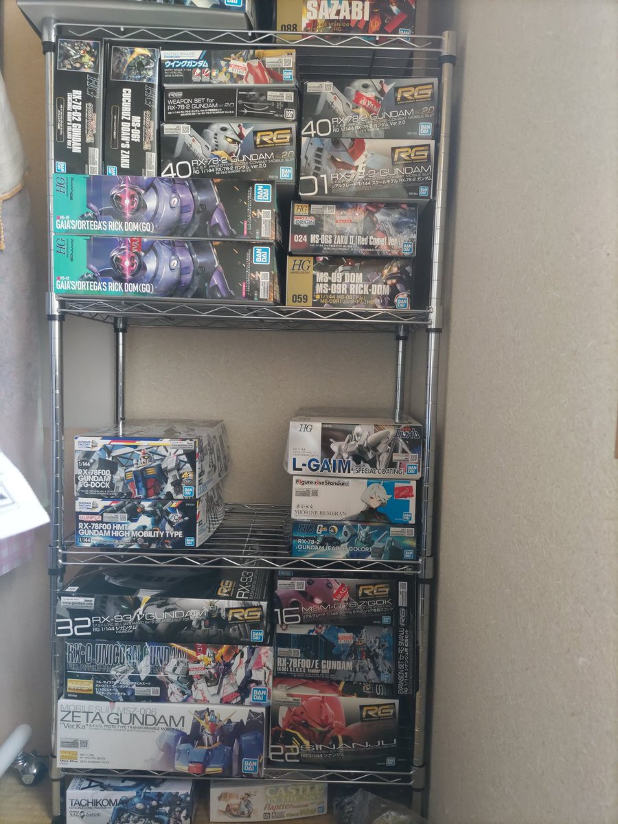 棚を買って、バラバラに野積みしていた積みプラをちゃんと積んでみた