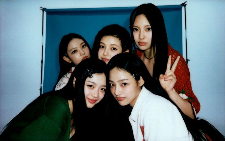 renebxebxe's tweet image. 2022 #WeAreNewJeans
2023 #Year_of_NewJeans
2024 #NewJeans_is_Everywhere
2025 #NewJeansNeverDies