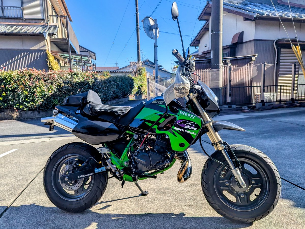 kao_naru's tweet photo. ロイヤルエンフィールドの女性ライダーさんに「かわいいバイクですね♫」
って褒められていい気分の俺w
#KSRII #ksrⅡ #KSR80 #ksr80 #カワサキ #2ストローク #2スト #バイク #オートバイ #kawasaki #KAWASAKI https://t.co/PoXIctDYuQ