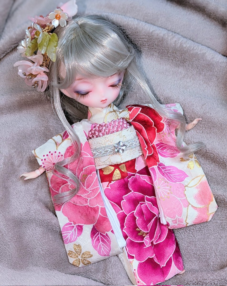 やっぱりうちのこには着物だよねとこちらも縫ってあげました。
可愛いしかない。
#mellow_makeup