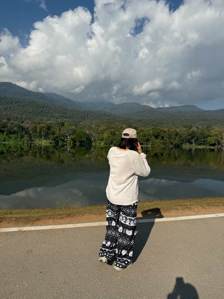 stroberimilkluv's tweet image. from this to               this(her mom wearing muvmuv pants) 🥹🥹