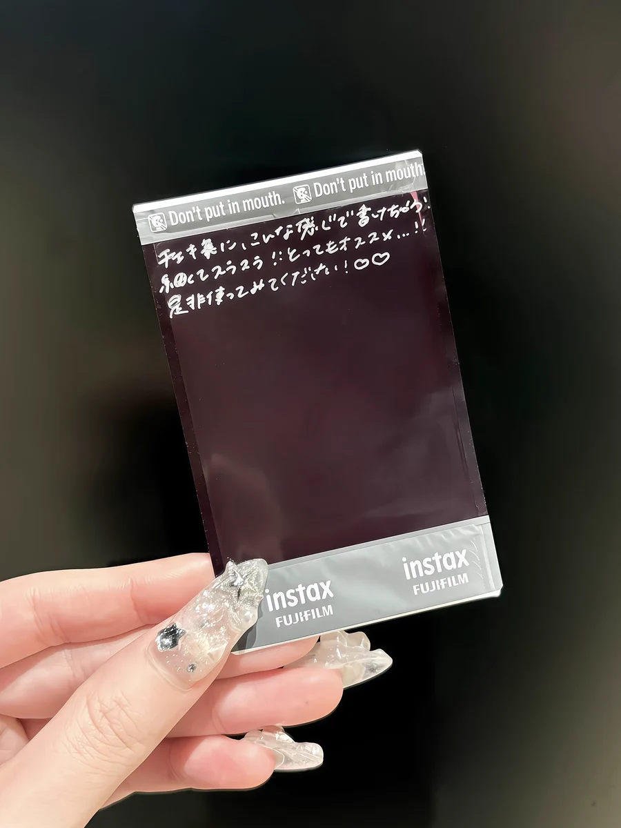 ampers&one カムデン サポラ チェキ ペンサ G9OurF-bcAAimm-?format=webp&