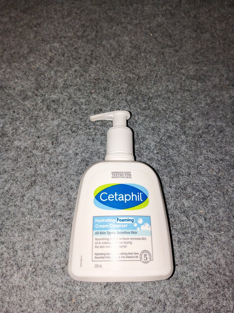 kaaaaric's tweet photo. preloved wts skincare

• cetaphil hydrating foaming cream cleanser 236ml 💸90k
(isi masih banyak, pemakaian ±7x pump)
exp 2027

• glad to glow g2g micellar water cherry blossom betaine 300ml 💸25k
(isi sefoto)
exp 2029

nego tipis. dom jabar https://t.co/rWKW8ipAxO