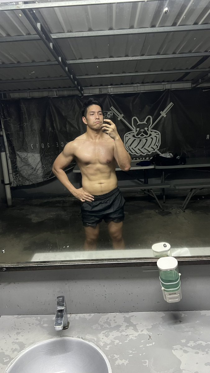 workoutofoffice's tweet photo. throwback to the leanest i’ve been 🥲 https://t.co/yE1XPo6ZDZ