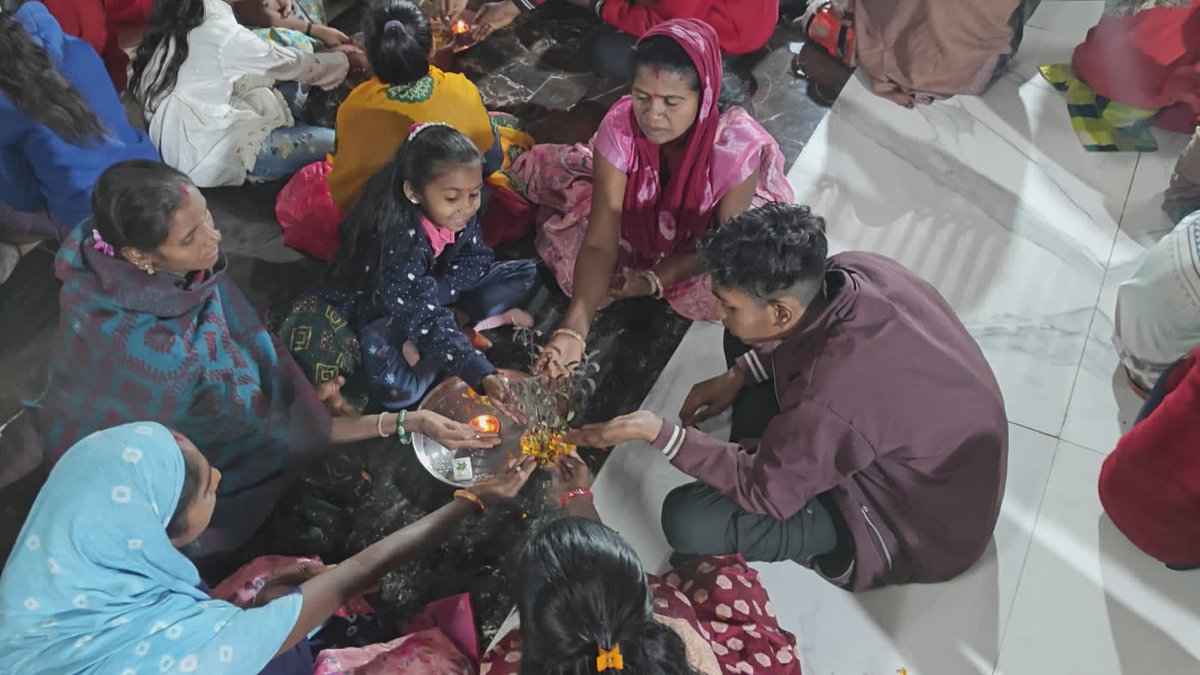 तुलसी पूजन सेवा कार्यक्रम #वापी 2025
**********************
विश्ववंदनीय प्रात:स्मरणीय परम पूज्य गुरुदेव की करुणा कृपा व‌ शुभाशीष‌ से तामसरी(धरमपुर) में तुलसी पूजन कार्यक्रम संपन्न हुआ।