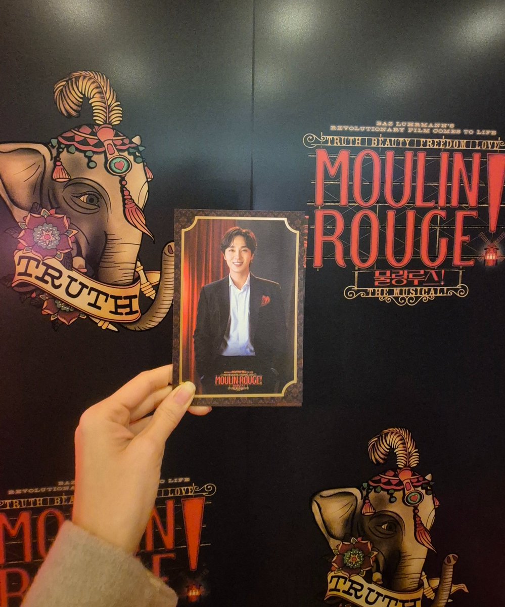 2025.12.28 물랑루즈 두번째🎈

자첫과 정반대 왼블 op.
오블은 쿤티안 가려지는 경우가 자주 있어서 좀 답답했는데 오늘은 어떨지🤔