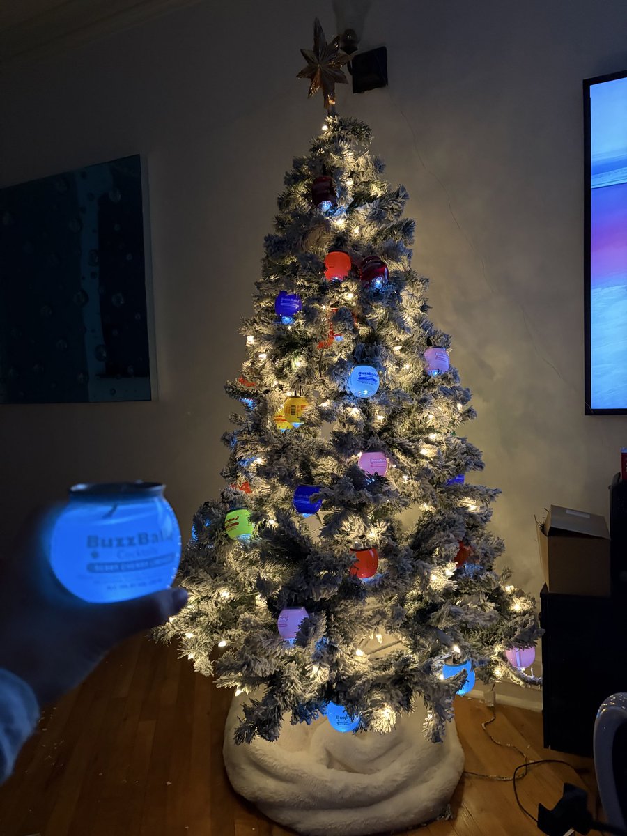 cuteasssxymf's tweet image. My buzzball tree :) #christmas #buzzball #christmastree