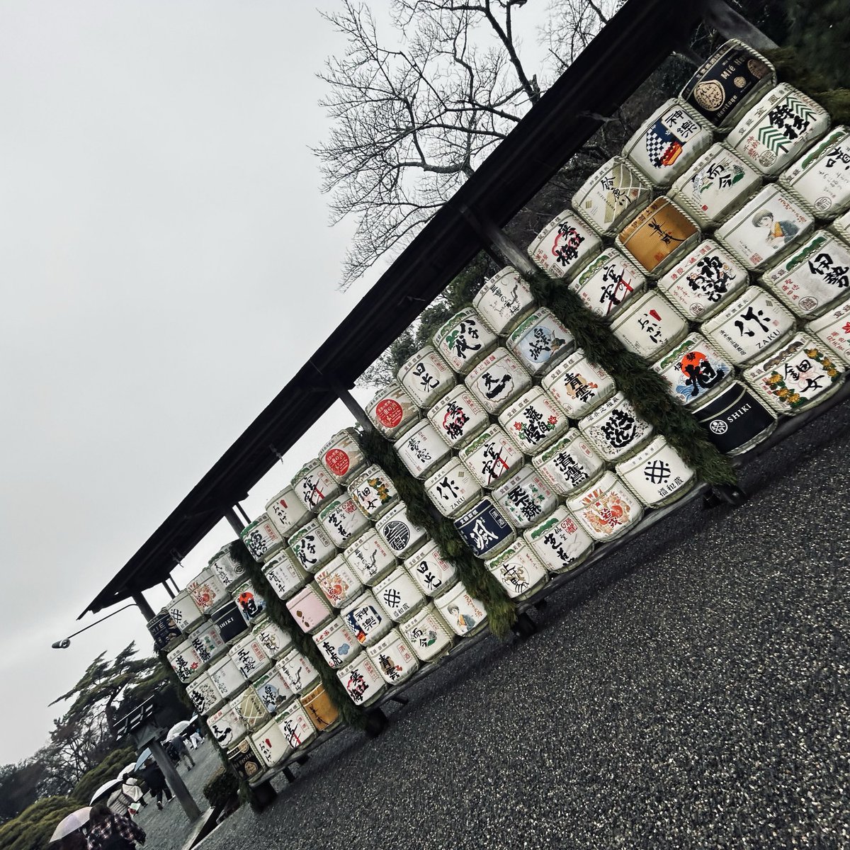 mhU115's tweet photo. 恒例年末旅行🚄
今年は伊勢神宮へー。
あいにくのお天気だったけど、霧がかかって幻想的だった✨
いっぱい食べて飲んで満喫っ。 https://t.co/KMzKXEU7fM