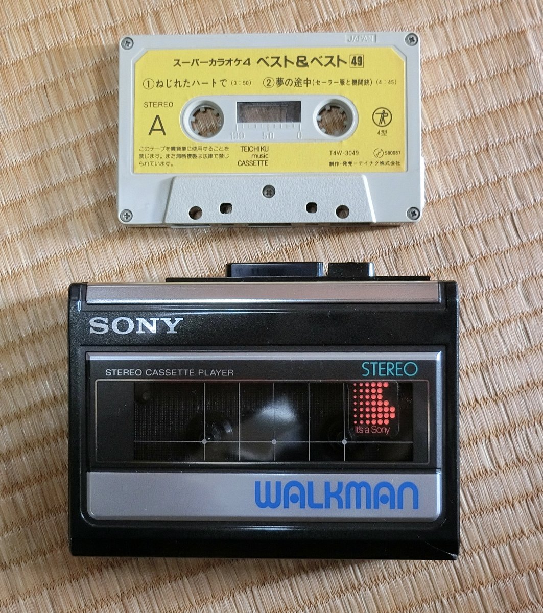 koutaro19's tweet photo. 断捨離中
こんなもん出てきた😆
モーター動くがベルト切れてた
ツリーの台の箱にろうせき/石筆が入っていた？
書けるか試してみた😁 https://t.co/CgIs3pgVtq