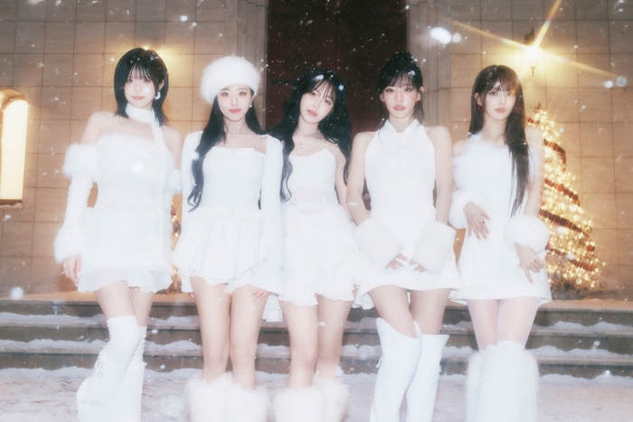 [📰] Eight Years of Dedication Bear Fruit… fromis_9 Stands Tall as the Star of The Year End with 'White Memories'

Riding on the cold winter wind, a warm carol has arrived. The depth built over eight years +

sportsseoul.com/news/read/1574…

#fromis_9 #프로미스나인 
<a href="/realfromis_9/">fromis_9 [프로미스나인]</a>