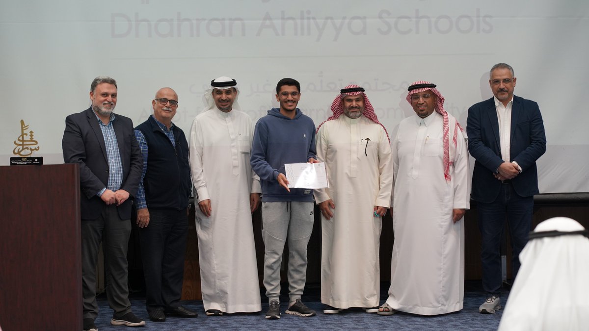 احتفت مدارسنا بتكريم طلاب الصف الثالث الثانوي من برنامجي المسارات والدبلوم المتميزين في اختبار القدرات، بحضور أولياء الأمور الكرام، في إطار حرص المدارس على دعم الطلاب أكاديميًا وتأهيلهم لاختبارات القدرات والتحصيلي من خلال حصص تدريبية مجدولة ومدربين معتمدين.
شكرًا لفريق القدرات