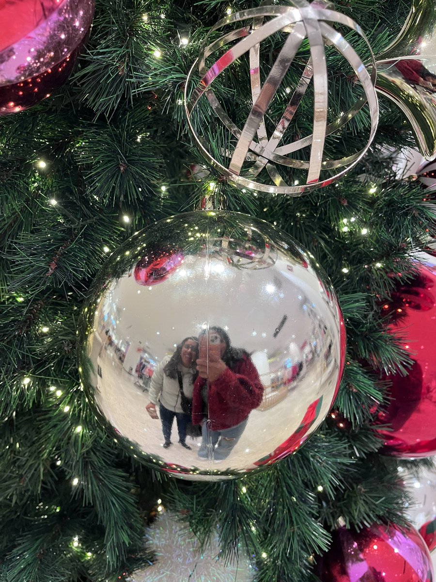 eleveeeee's tweet image. no sé qué sería de mí sin pelear con ella 5 veces al día 🤫