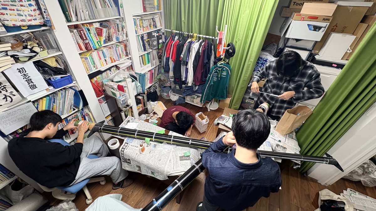 𝒞𝓱𝓪𝓸𝓼 ℛ𝓸𝓸𝓶―――
普段の作業場所が年末で開いてないので代表の家で作業中です!