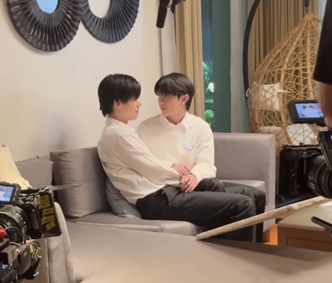 tnbverr's tweet image. “ไหนคนเก่ง เล่าให้พี่ฟ้าฟังหน่อยสิครับว่าทำไมถึงบอกว่ารำคาญพี่ฟ้ากัน”