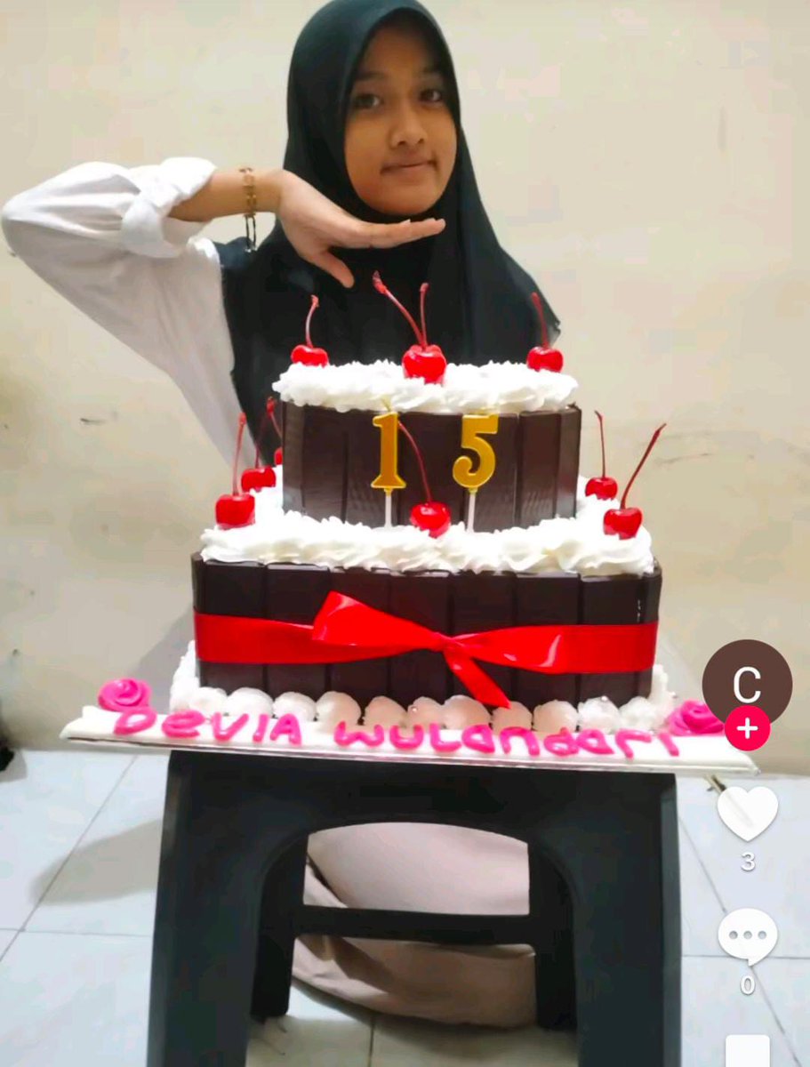 viichanie's tweet image. [HELP SHARE &amp;amp; RT]

PENIPU BERKEDOK GA, MERENDAHKAN GO LAIN DEMI KEPUASAN PRIBADI. Ngais duit dari biaya packing (sampai puluhan ribu). Please bantu sebar, bocah 16 tahun nipu sana sini demi jajan GO (di banyak GO) HNR &amp;amp; DOYAN OS BARANG SANA SINI.