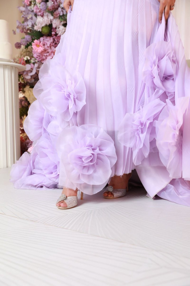 Manal_wedding's tweet photo. مِثْلُ الغَزالِ نَظْرةً وَلفْتَةً
مَنْ رآه مُقْبِلاً ولا افْتَتَنْ https://t.co/bjF7fyjyBT