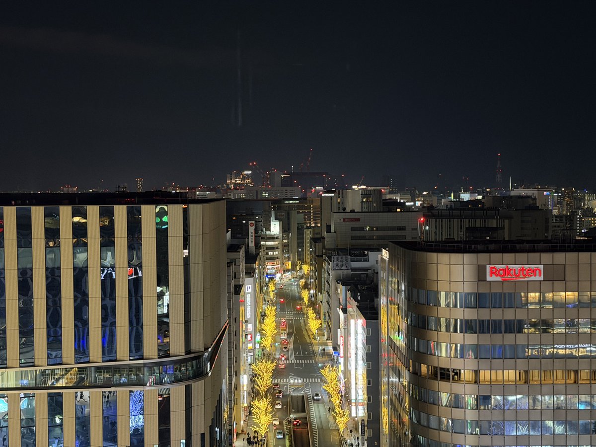 バイト終わって博多駅来ました！！