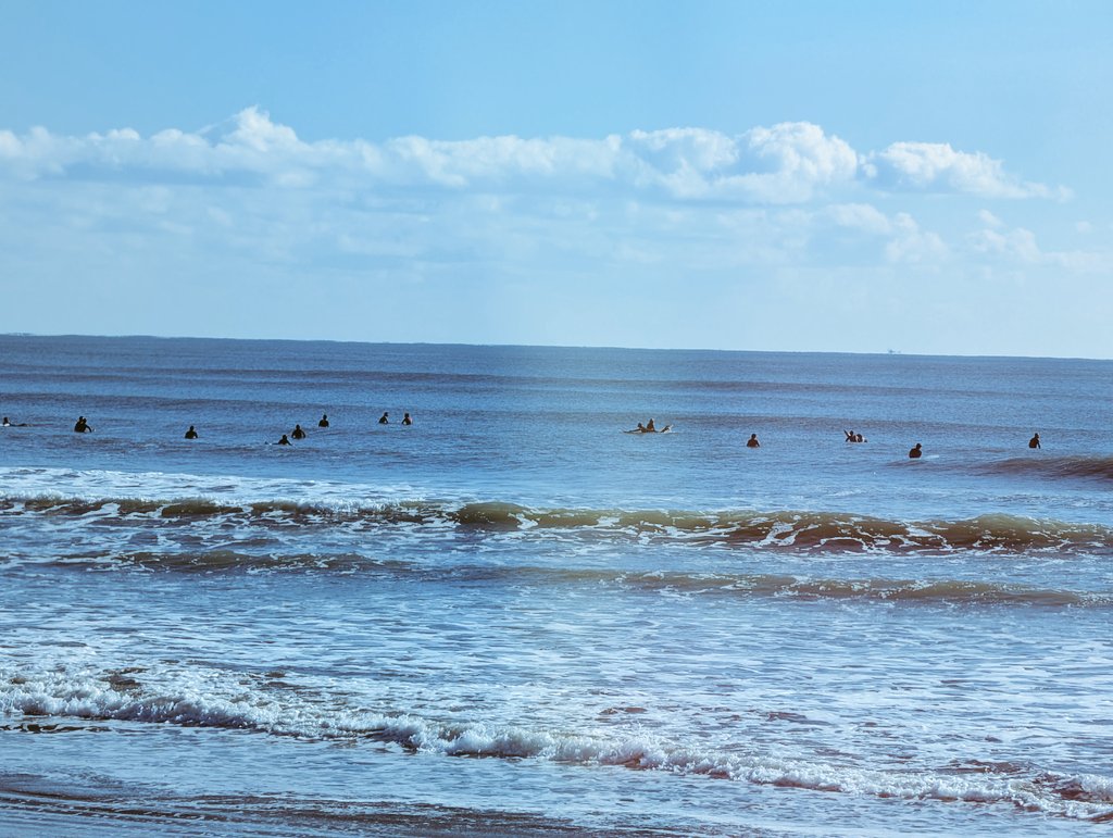grapebus370's tweet photo. もうすぐ乗り納め🏄️
#サーフィン
#かんぽ前 https://t.co/IJBQLfCTxT