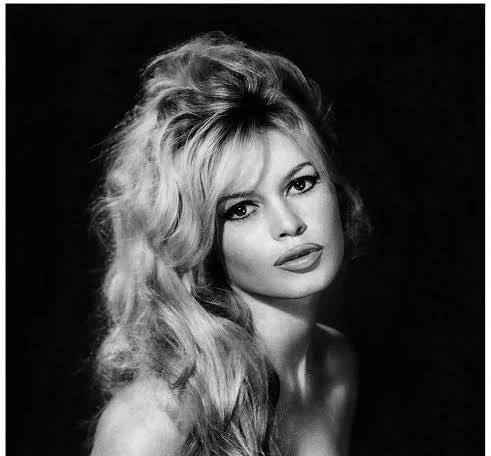 alainpaulweber's tweet image. 😢😢😢😢😢😢😢😢😢😢😢
Nécrologie : Brigitte Bardot (1934-2025)
Brigitte Bardot, icône éternelle du cinéma français, symbole de la libération sexuelle des années 1950-1960 et fervente défenseure des animaux, est décédée ce 28 décembre 2025 à l’âge de 91 ans. L’annonce a été faite…
