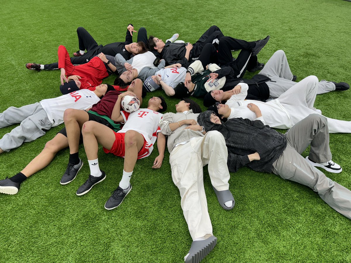 hw96ers's tweet image. hope we get another ot13 monthly meeting photo on the 31st 🥹🙏