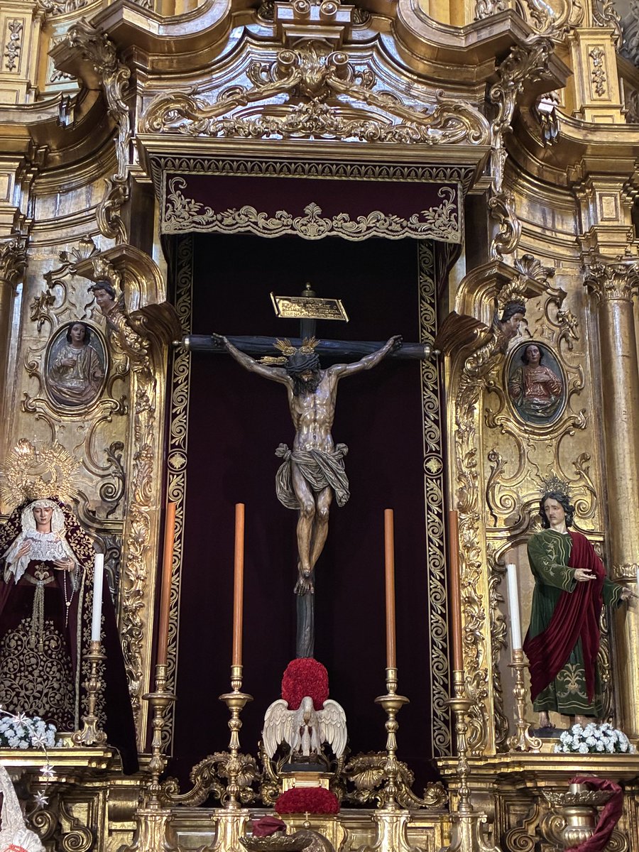 La verdadera broma del día de los santos inocentes es que el Cristo del Amor siga así.