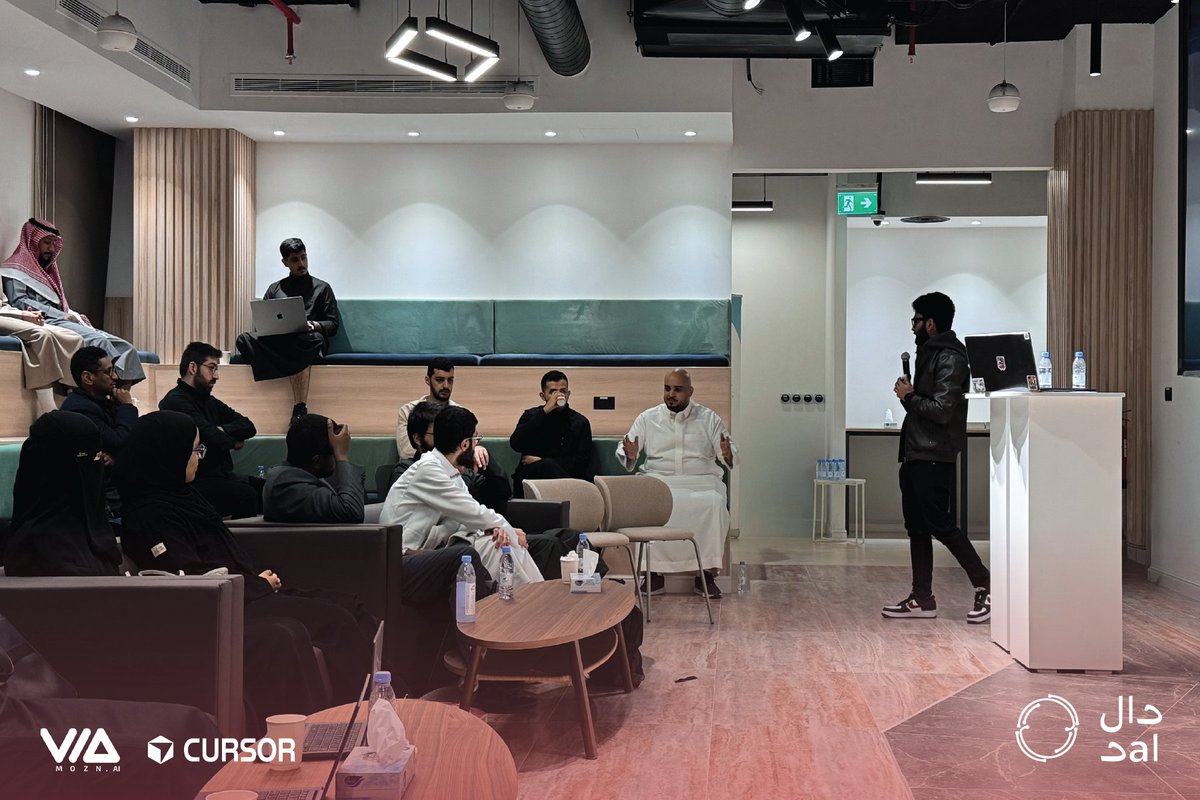 ma7dev's tweet photo. شاركت مع الحضور تجربتي الشخصية لدعمي لبعض من المشاريع مفتوحة المصدر:
>كيف كنت ادعم المشاريع
>كيف انها ساعدتني في تطوري مهاراتي التقنية والتواصل
>كيف انها خلقت لي فرص وظيفية وذكريات جميلة مع اصحاب المشاريع المفتوحة، بالاخص @zaidalyafeai و @_MagedSaeed_ من مجموعة @arabicml2 ❤️ https://t.co/qlOCa5042F