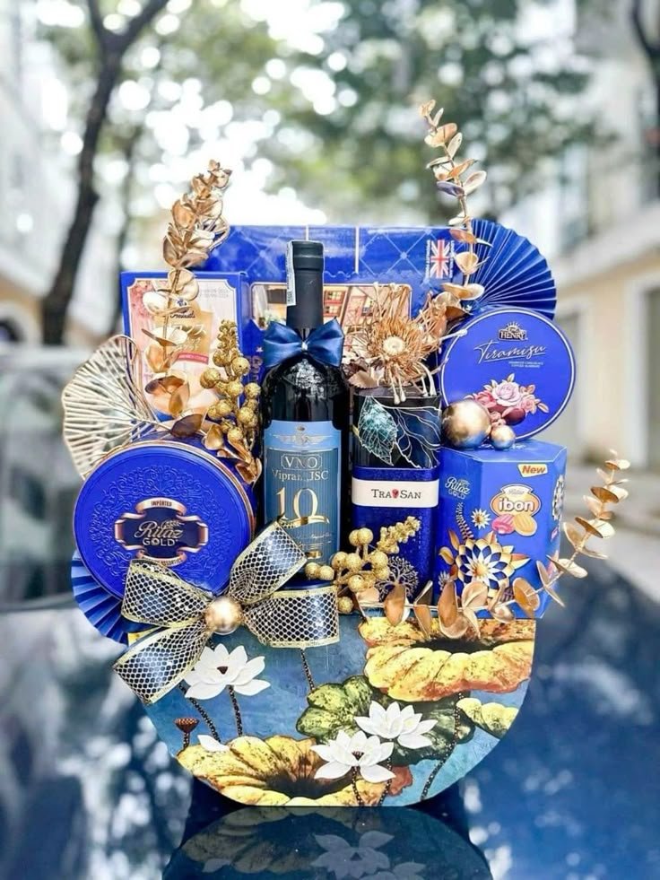 TNHG_Official's tweet image. Selmat Natal dan Tahun Baru untuk semua karyawan TN Holding Group. Semoga di tahun depan kita semua menjadi pribadi yang lebih baik. Terimakasih atas kerja kerasnya di tahun 2025 ini.