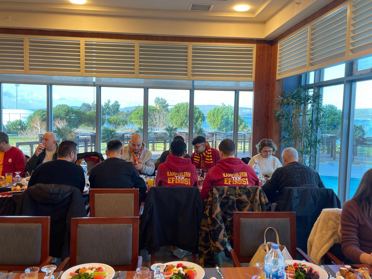 Çanakkale Galatasaray Taraftarlar Derneği'nin yapmış olduğu kahvaltıya katılım sağladık. Kendilerine davetlerinden dolayı teşekkür ederiz.

#ultrAslanUNI #uAUNI18Mart