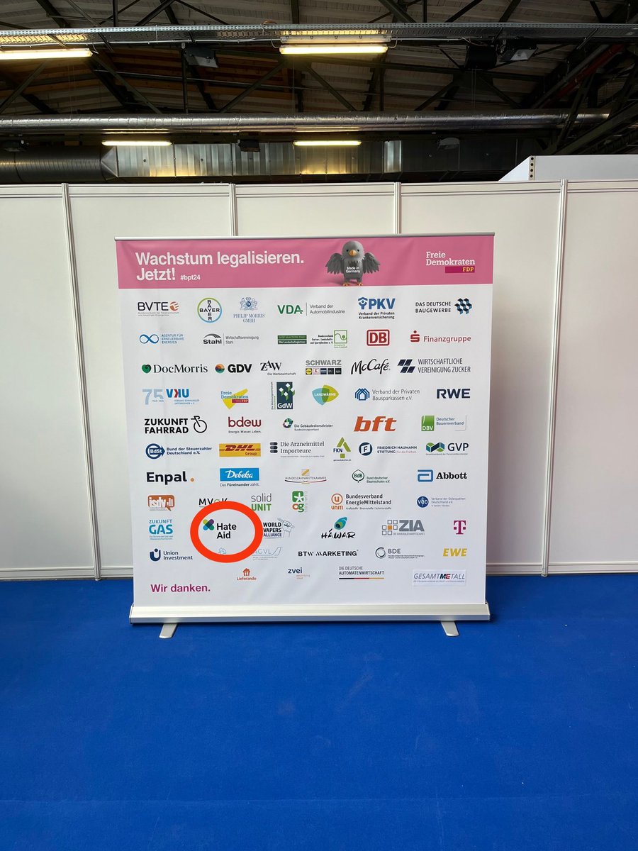 Klar ist die @FDP für #HateAid, denn dieser Verein sponsert die FDP, mit unseren Steuergeldern.

<a href="/KubickiWo/">Wolfgang Kubicki</a>, wie passt das mit Ihrer Empörung gg. HateAid zusammen?