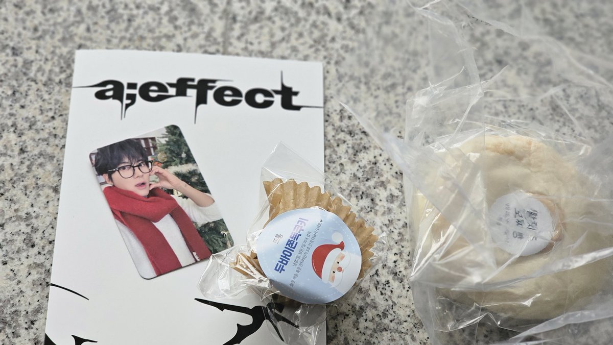 사녹 너무 행복했다🥹 한시간 반정도 한듯
유엔아이 듣자마자 옆자리분과 막 소리지르고 의상보고 포효하곸ㅋㅋㅋㅋ