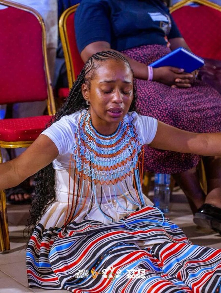 rccgtheenvoys's tweet image. - The first call is a call to stay. John 20:19-20. Those who stay with him don’t go stale.
- The second call is to preach and cast out demons - Mark 6: 7-14

- P.Daniel Olawande

#Eveningsession 
#YMR2025
#DAY2
#TheNewArmy
#PDanielOlawande