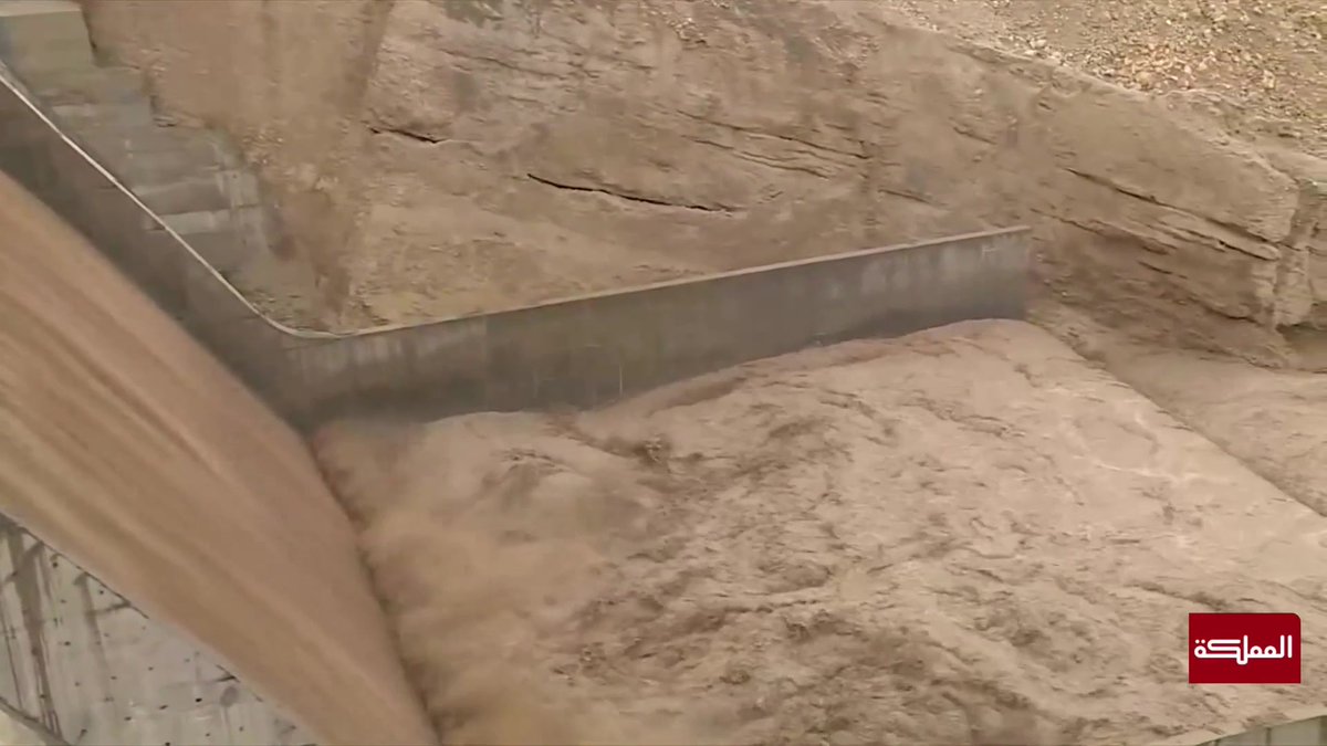 مراسل المملكة يرصد فيضان سد وادي الكرك #عاجل 